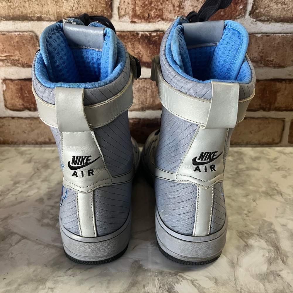 Nike - Picture 4 of 6
